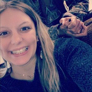 Meet your Posher, Hali